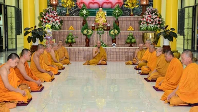 Thượng tọa Giác Nhuận sách tấn các hành giả