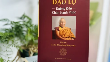 “Đạo lộ - Đường đến chân hạnh phúc” của tác giả Lama Thamthog Rinpoche do NXB Tôn giáo và Tuệ Tri ấn hành - Ảnh: L.Đ.L