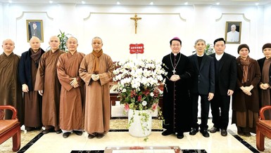 Ban Trị sự GHPGVN tỉnh Nghệ An, Ninh Bình chúc mừng Giáng sinh tại Giáo phận Vinh và Phát Diệm