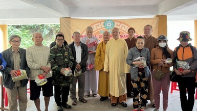 Chương trình "Tết yêu thương" trao 300 suất quà đến bà con khó khăn tại xã Trà Mai, H.Nam Trà My, Quảng Nam