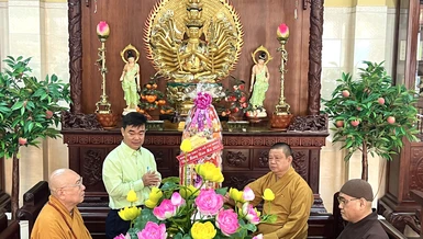 Ban Tôn giáo TP.HCM chúc Tết đến Tăng Ni, Phật tử Q.8 và H.Hóc Môn