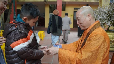 Hà Nội: Các đạo tràng Phật tử về chùa Bằng đảnh lễ Hòa thượng Thích Bảo Nghiêm