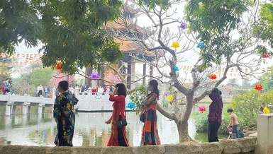 Đầu xuân nói chuyện đi chùa: Lễ vật không quan trọng vơi đầy