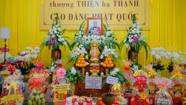 Giác linh đài Trưởng lão Hòa thượng Thích Thiện Thạnh tại chùa Long Hưng (Q.Tân Bình, TP.HCM)