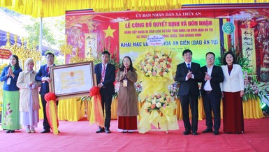 Lãnh đạo chính quyền TX.Đông Triều trao Bằng xếp hạng di tích lịch sử cấp tỉnh đến chùa An Biên (Báo Ân tự)