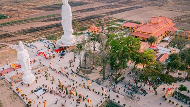 Tôn tượng Phật A Di Đà và Bồ-tát Quán Thế Âm được an vị tại chùa Phù Sơn