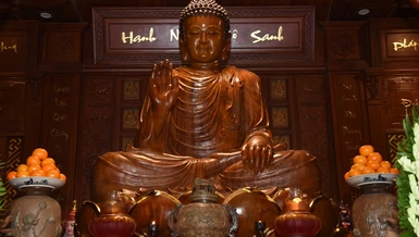 Tôn tượng Đức Phật Bổn Sư Thích Ca Mâu Ni được an vị tại chánh điện chùa Thiền Tịnh (Q.Bình Thạnh, TP.HCM)