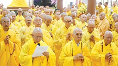 Hòa thượng Thích Hoằng Tri dâng lời khải bạch tại Lễ tưởng niệm 10 năm Đại lão Hòa thượng Thích Trí Tịnh viên tịch