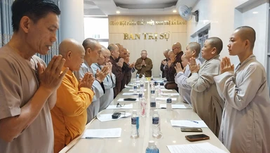 Niệm Phật cầu gia hộ trước khi bắt đầu phiên họp