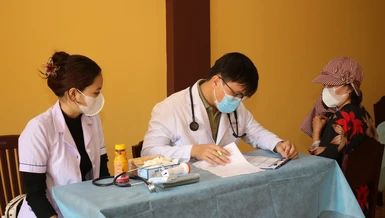 Khám chữa bệnh, tư vấn sức khỏe cho bà con có hoàn cảnh khó khăn tại thiền viện Trúc Lâm Chánh Thiện