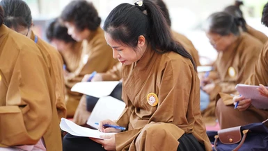 Phật tử thi trắc nghiệm giáo lý về lịch sử cuộc đời Đức Phật tại chùa Vạn Phúc