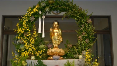 Thánh tượng Đức Thế Tôn sơ sinh tại lễ đài tòa soạn Báo Giác Ngộ