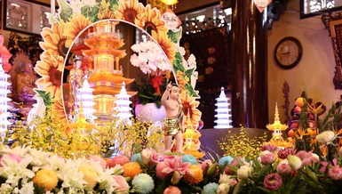 Tôn tượng Đức Phật đản sinh được tôn trí tại chùa Đại Giác (Q.Phú Nhuận, TP.HCM)