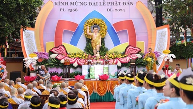 Chư Tăng Ni, Phật tử, đại biểu tham dự Đại lễ Phật đản Phật lịch 2568 tại Quan Âm tu viện