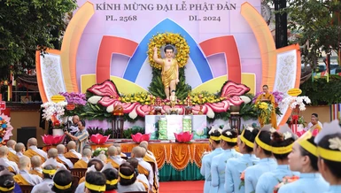 Chư Tăng Ni, Phật tử, đại biểu tham dự Đại lễ Phật đản Phật lịch 2568 tại Quan Âm tu viện