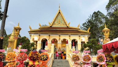 Chánh điện chùa Kompong sau khi được trùng tu