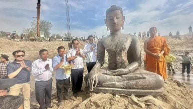 Tượng Phật cao hơn 2m được tìm thấy ở tỉnh Bokeo của Lào 