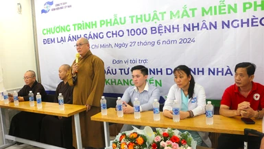 Thượng tọa Thích Trí Trường, Phó ban Trị sự GHPGVN Q.8, trụ trì chùa Lộc Dã phát biểu tại chương trình