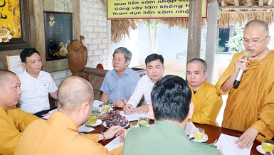 Thượng tọa Thích Giác Hoàng, trụ trì tịnh xá Linh Sơn phát biểu tại buổi làm việc