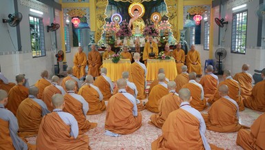 Ban Trị sự GHPGVN Q.Tân Bình thăm, sách tấn chư Ni an cư tại chùa Thiền Quang