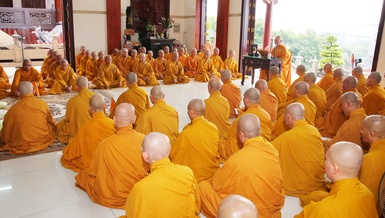 Chư Tăng Bố-tát tại trường hạ thiền viện Thiên Phước (xã Vĩnh Lộc B, H.Bình Chánh)