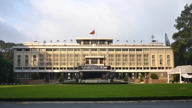 Hội trường Thống Nhất (số 135 Nam Kỳ Khởi Nghĩa, P.Bến Thành, Q.1, TP.HCM) - nơi diễn ra Lễ viếng, lễ truy điệu Tổng Bí thư Nguyễn Phú Trọng trong 2 ngày 25 và 26-7 (Ảnh: Nguyên Tài/BGN)