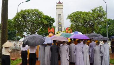 Lễ tưởng niệm anh linh các anh hùng liệt sĩ tại Nghĩa trang Liệt sĩ xã Tiên Dược, H.Sóc Sơn, Hà Nội
