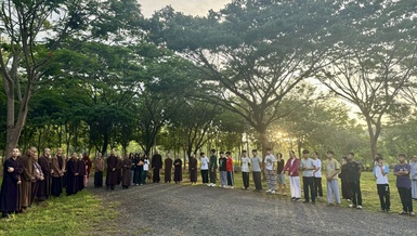 Người trẻ quay về với chính mình trong quá trình kiến tạo bình an tại Làng Mai