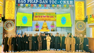 Lưu niệm sau Hội nghị tuyên truyền, phổ biến pháp luật về trật tự an toàn giao thông tại trường hạ tổ đình Vĩnh Tràng (TP.Mỹ Tho, Tiền Giang)