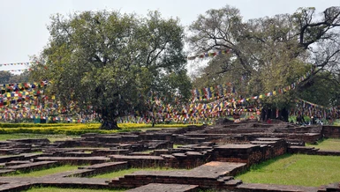 Lumbini, được tổ chức UNESCO công nhận là Di sản thế giới vào năm 1997, là một địa điểm hành hương quan trọng đối với hàng triệu Phật tử trên toàn thế giới