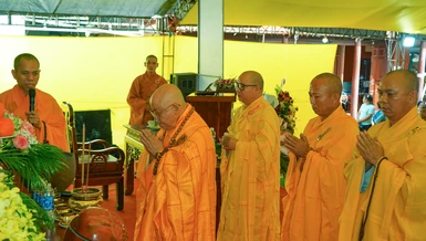 Chư tôn đức cầu nguyện công trình trùng tu chùa Hòa Lạc sớm thành tựu