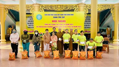 Trao quà đến các hoàn cảnh khó khăn trước thềm Tết Ất Tỵ 2025