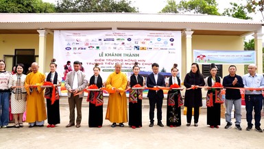 Cắt băng khánh thành điểm trường Hồng Hin thuộc Trường Tiểu học Mường Chùm