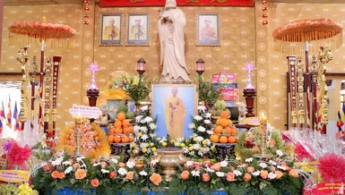 Di ảnh Trưởng lão Hòa thượng Thích Thái Không và chư vị Tổ sư tại tổ đường chùa Lưỡng Xuyên