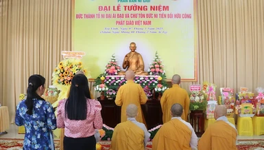 Dâng hương tưởng niệm Đức Thánh Tổ Ni Đại Ái Đạo Kiều Đàm Di và chư tôn đức Ni tiền bối hữu công