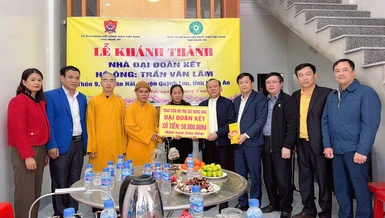 Nghệ An: Bàn giao nhà Đại đoàn kết đến hộ gia đình có hoàn cảnh khó khăn