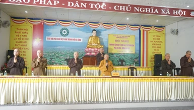 Chư tôn đức niệm Phật cầu gia hộ
