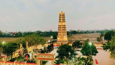 Ngôi bảo tháp cao 13 tầng tại chùa Mỹ Lương (thôn Khám Lường, xã Tân Hòa, H.Hưng Hà, Thái Bình)