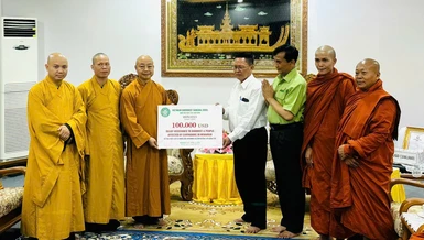 Đoàn GHPGVN trao 100.000 USD đến đại diện Giáo hội Tăng-già và chính quyền tỉnh Mandalay (Myanmar)