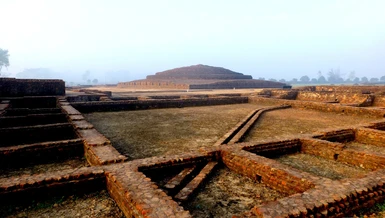 Bảo tháp Piprāhwā nhìn từ tu viện phía Nam - Ảnh: The Piprāhwā Project