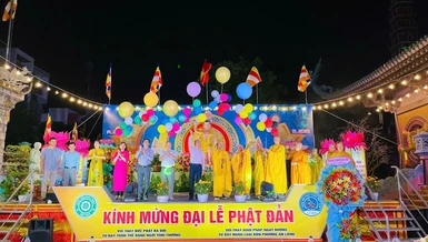 Thả bong bóng mang thông điệp hòa bình