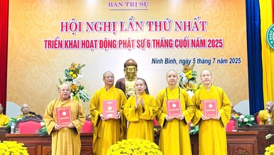 Trao quyết định đến chư tôn đức lãnh đạo Ban Trị sự GHPGVN tỉnh Ninh Bình, nhiệm kỳ 2022-2027