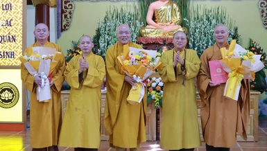 Trao quyết định, tặng hoa chúc mừng nhân sự chủ chốt Ban Trị sự GHPGVN tỉnh Hưng Yên, nhiệm kỳ 2022-2027