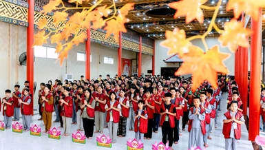 350 khóa sinh là các em thanh thiếu niên, tình nguyện viên trên địa bàn tham gia khóa tu "Phật ơi, con về rồi!" tại chùa Thanh Hà