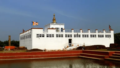 Các thắng tích về Đức Phật và đạo Phật hiện hữu trên một diện tích rộng lớn, từ phía Bắc Ấn Độ đến Nepal, trong đó đền Maha Devi uy nghiêm và được sùng kính nhất