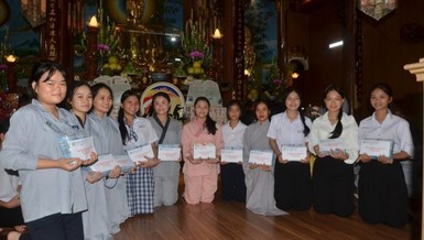 Có 12 bài viết xuất sắc được trao thưởng tại cuộc thi Lá thư Vu lan