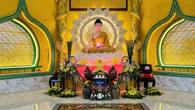 Tôn tượng Đức Phật Bổn Sư Thích Ca Mâu Ni được an vị tại chánh điện chùa Phổ Hiền