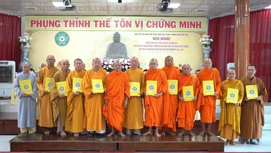 Trao quyết định chuẩn y nhân sự đến chư tôn đức các ban chuyên trách trực thuộc Ban Trị sự GHPGVN TP.Cần Thơ