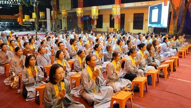 Phật tử vân tập về chùa Bằng tham dự Pháp hội Dược Sư