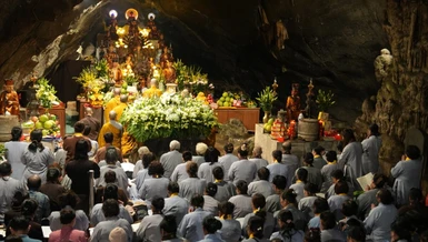 Trang nghiêm khóa lễ lạy Ngũ bách danh trong động Hương Tích